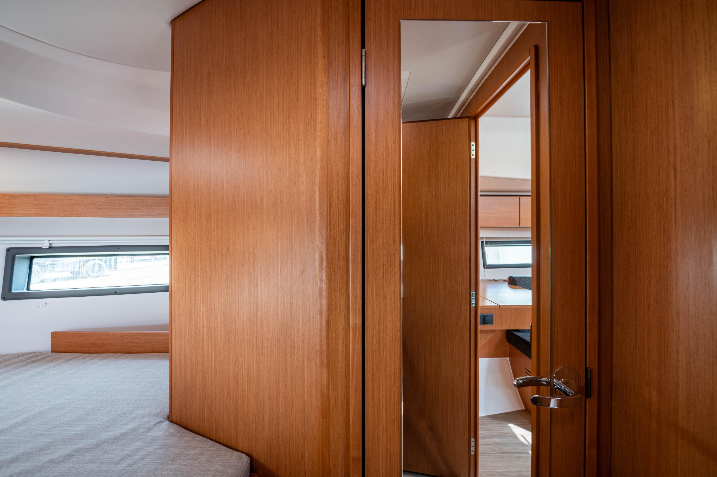 Bavaria C42 — photo 27