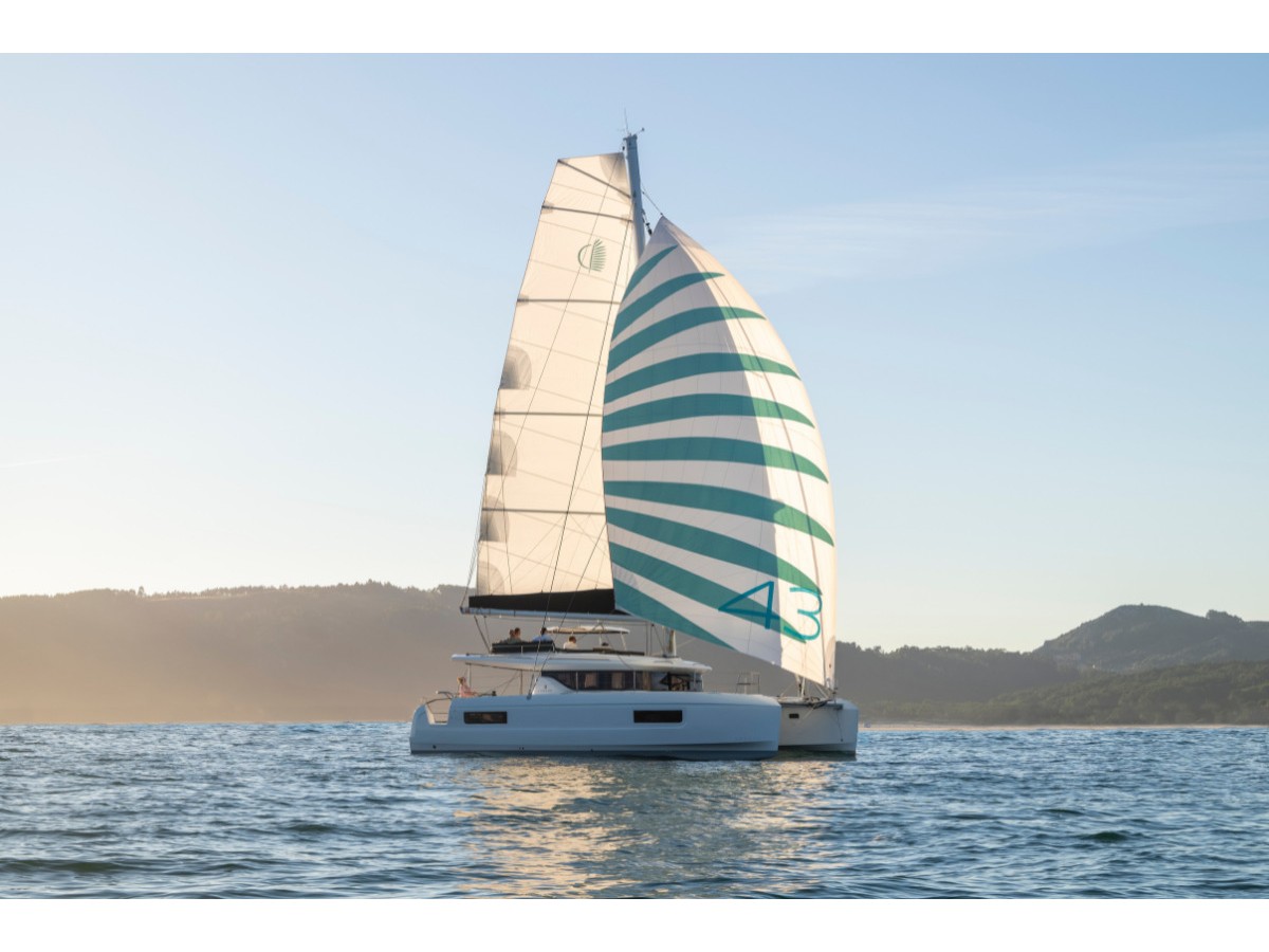 Lagoon 43 — photo 1