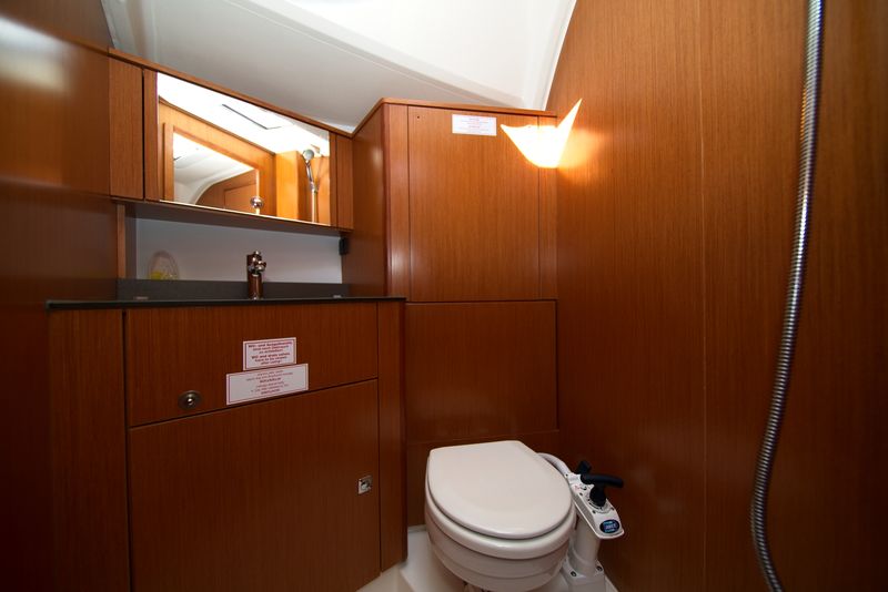 Bavaria Cruiser 41 — photo 16