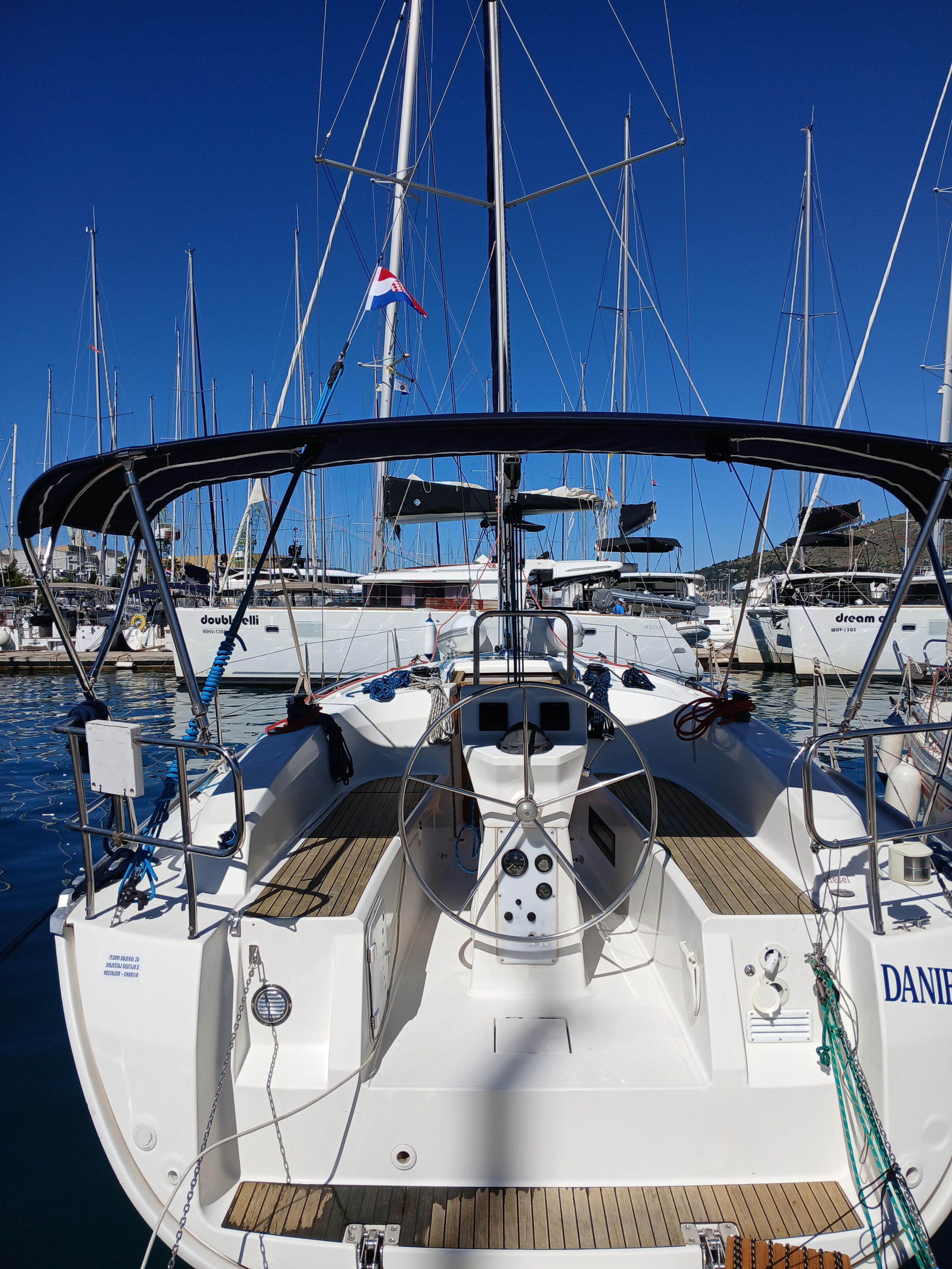 Bavaria Cruiser 32 — photo 10
