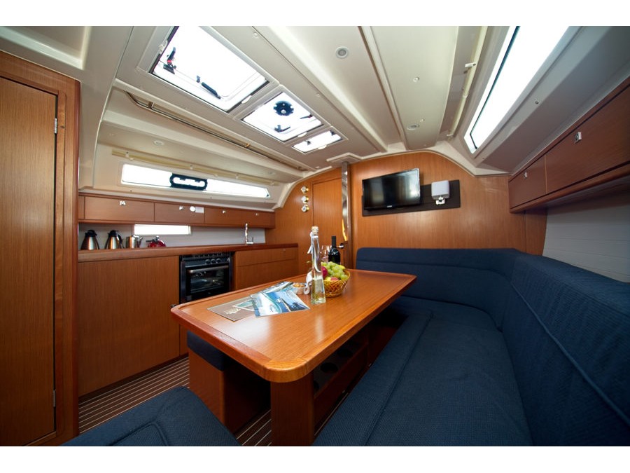 Bavaria Cruiser 41 — photo 13