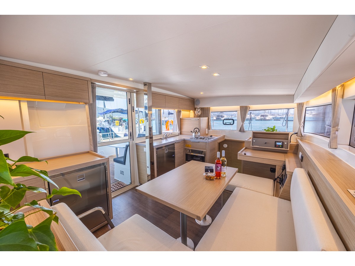 Lagoon 40 12 PAX — photo 19