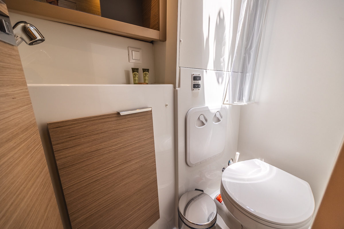 Lagoon 40 12 PAX — photo 46