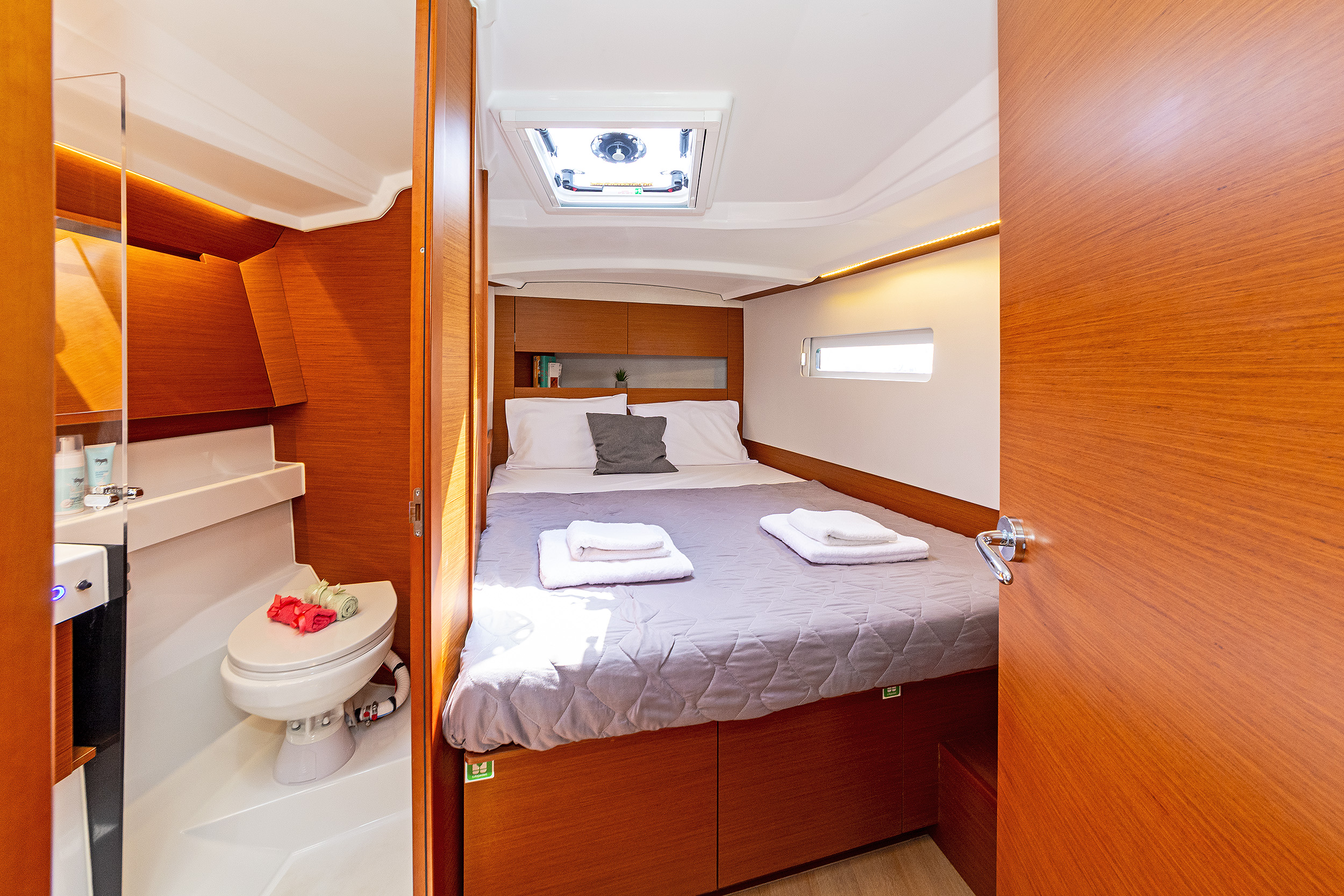 Sun Odyssey 410 — photo 4