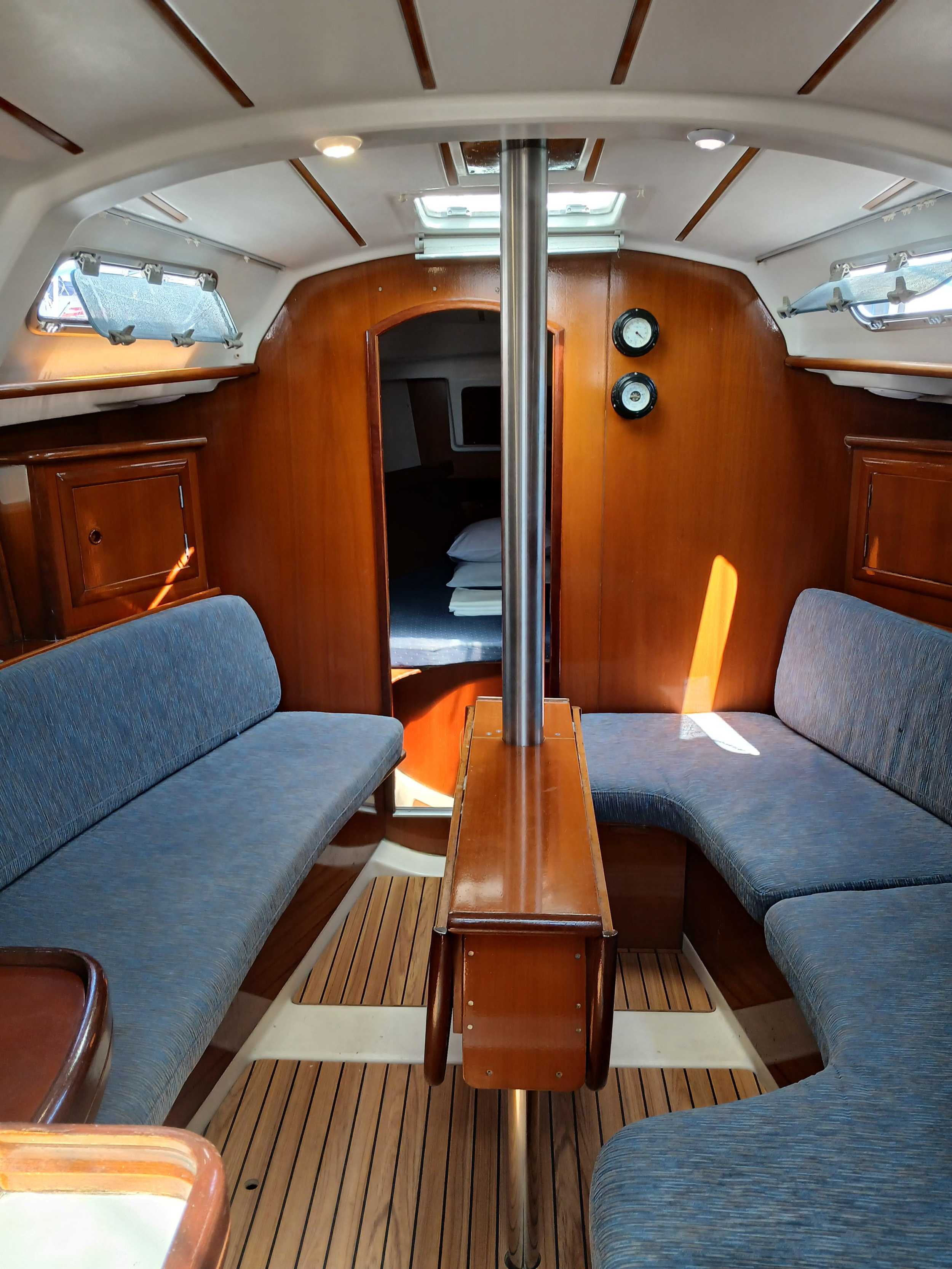 Beneteau Oceanis 331 Clipper — photo 2