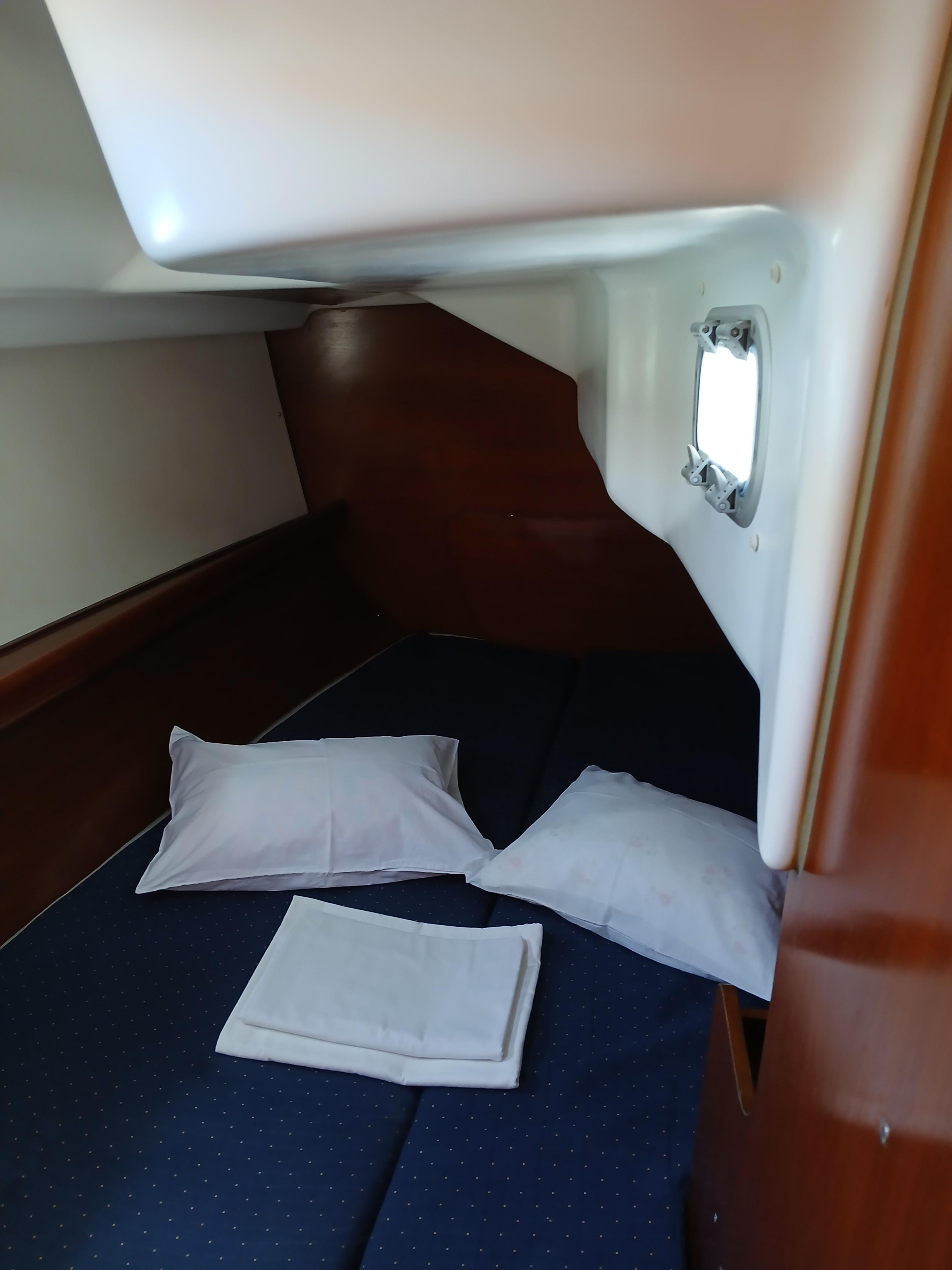 Beneteau Oceanis 331 Clipper — photo 3