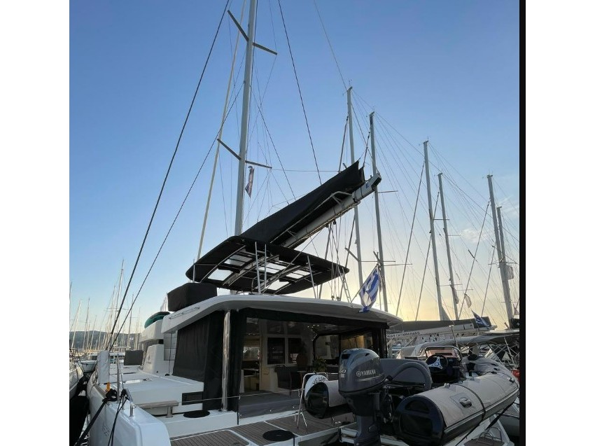 Lagoon 52 — photo 1