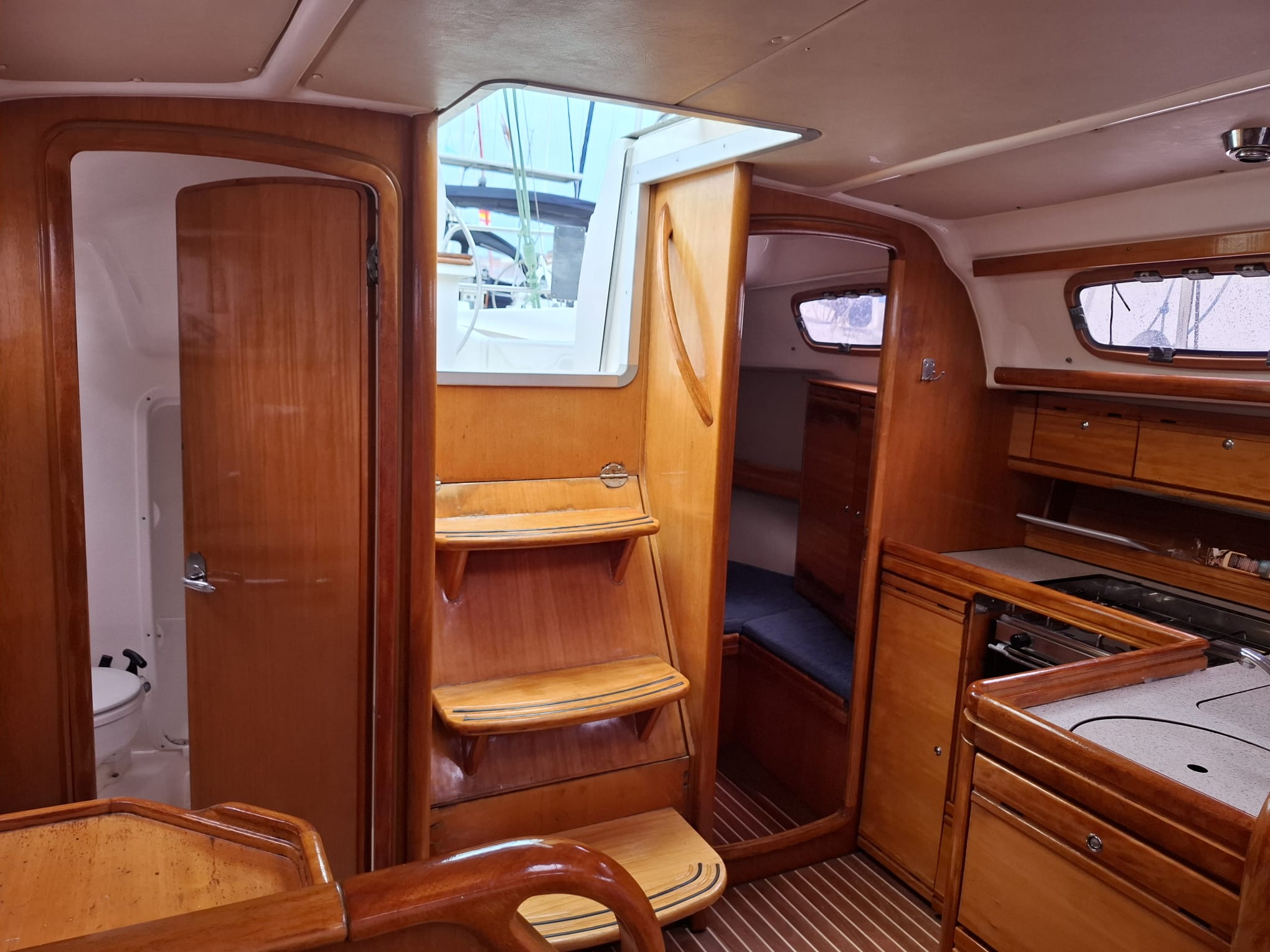 Bavaria 33 Cruiser — photo 4