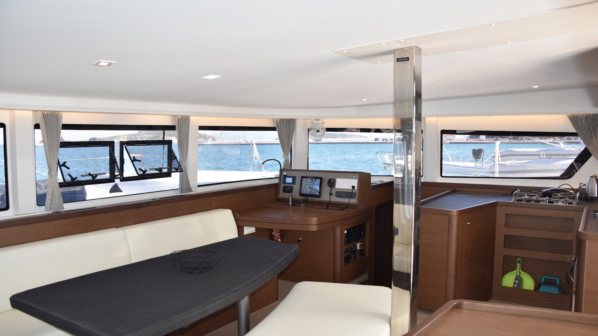 Lagoon 42 (AC, Gen, Watermaker) — photo 6