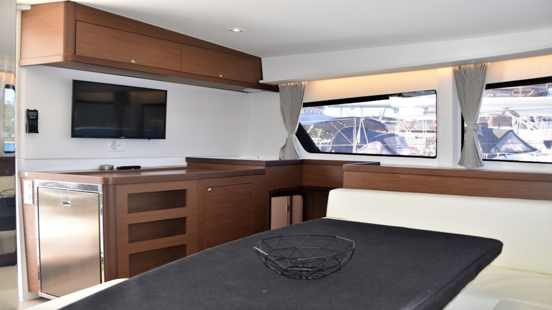 Lagoon 42 (AC, Gen, Watermaker) — photo 8