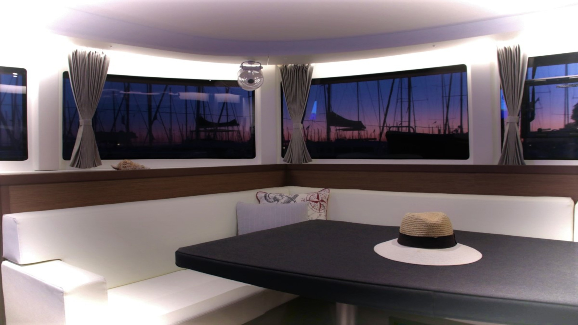 Lagoon 42 (AC, Gen, Watermaker) — photo 11