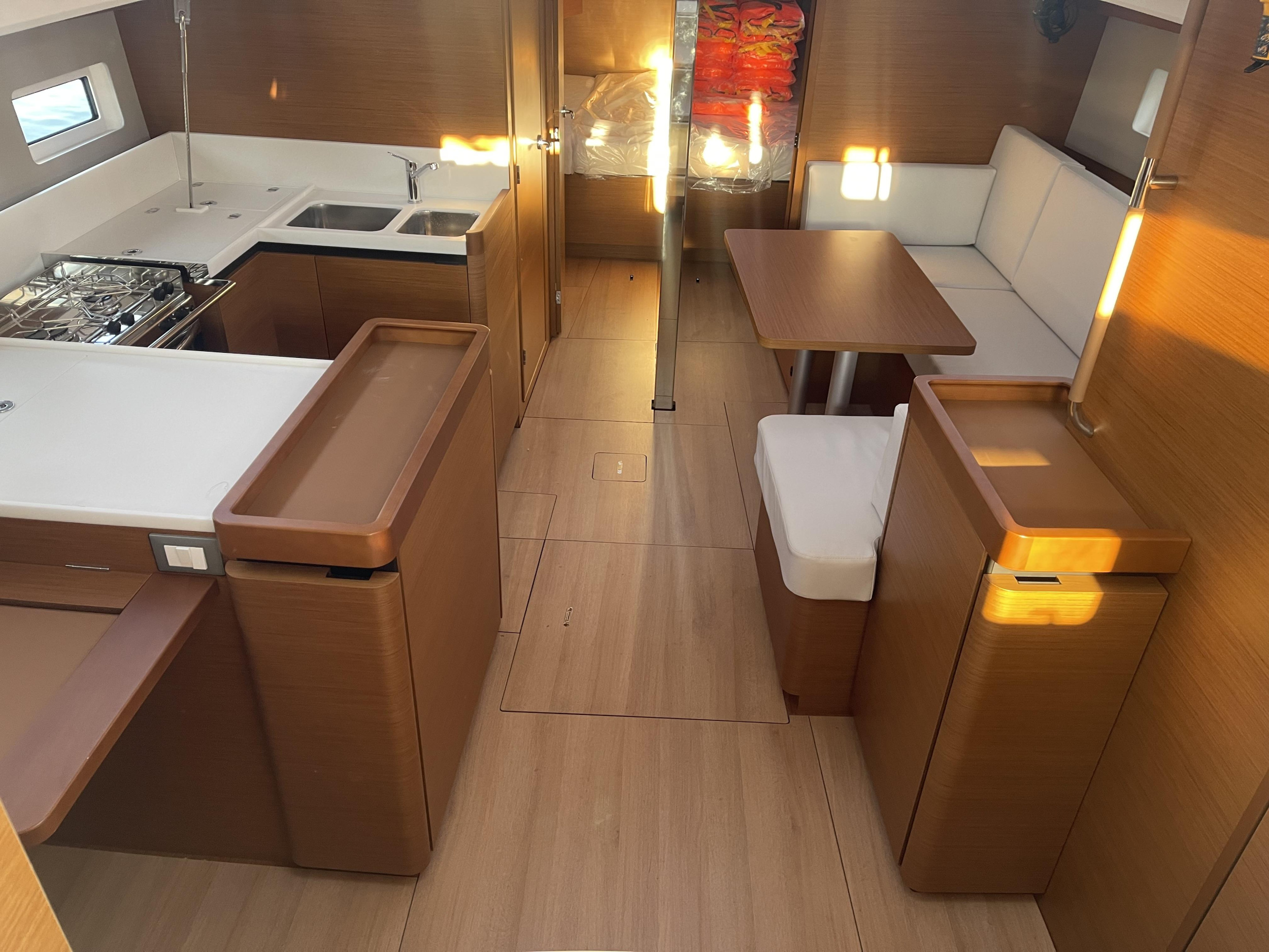 Sun Odyssey 440 — photo 2