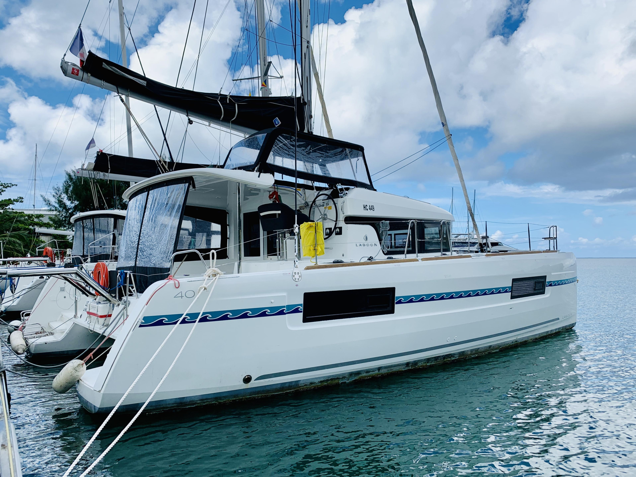 Lagoon 40 — photo 1