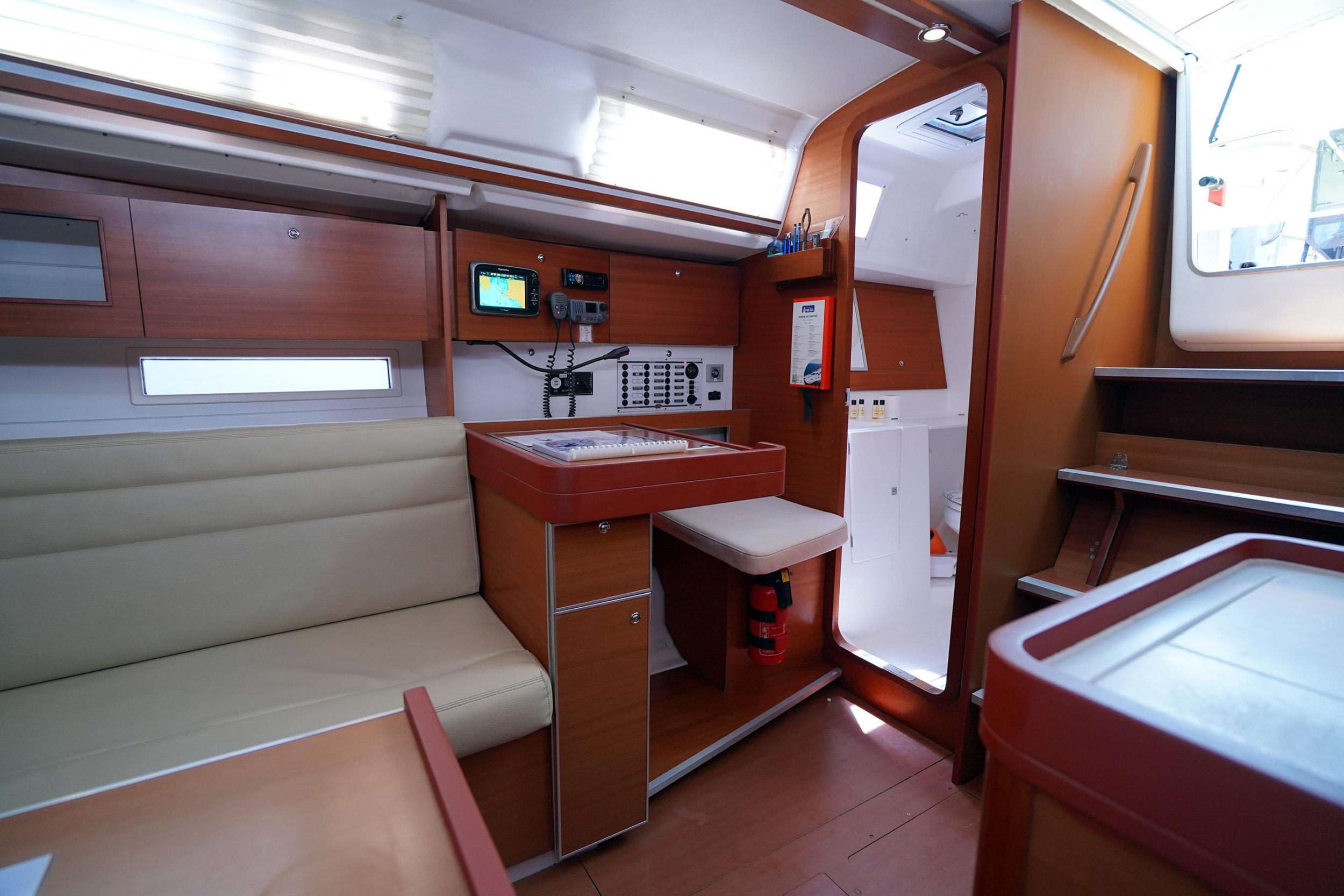 Dufour 335 Grand Large — photo 18