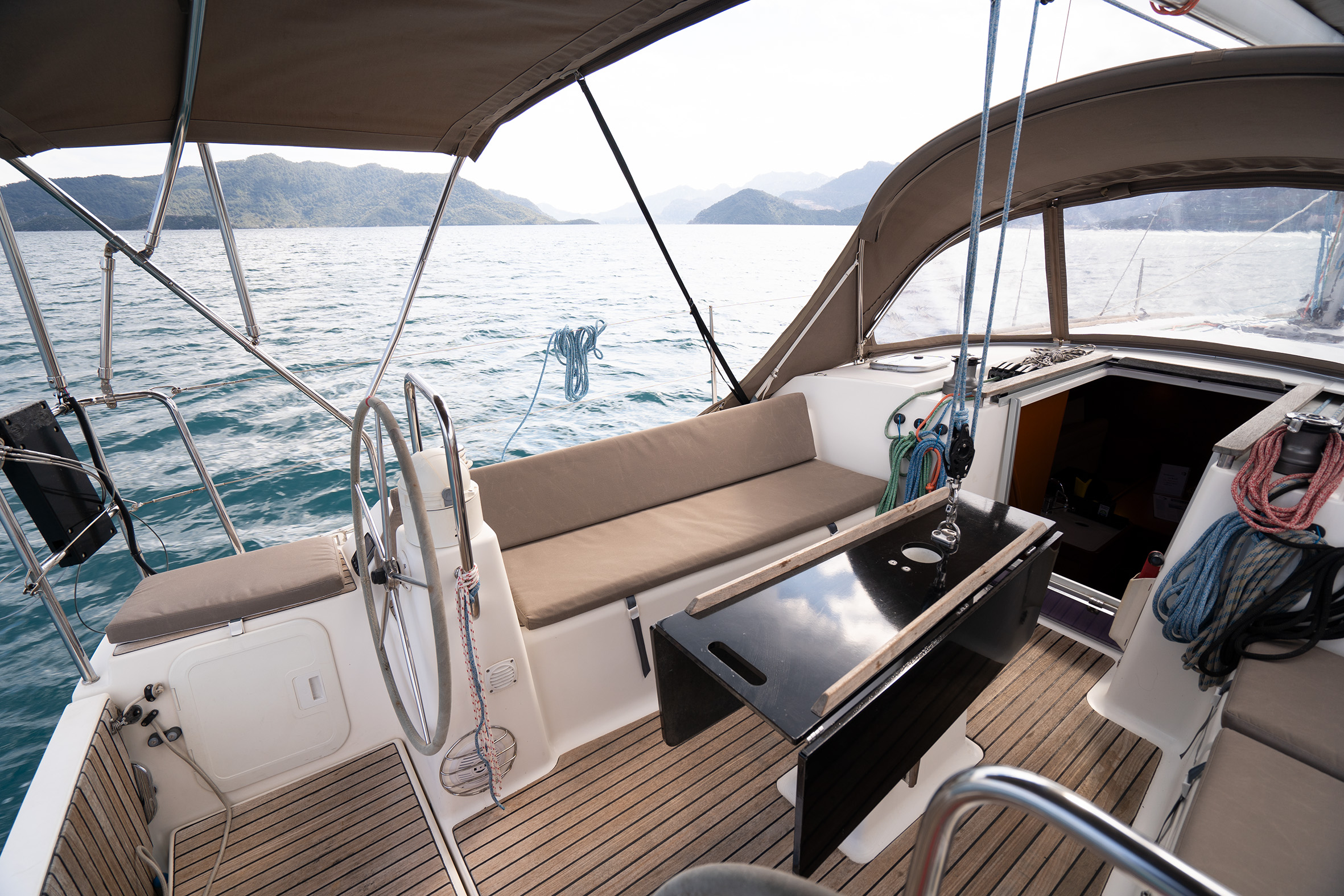 Dufour 335 Grand Large — photo 3