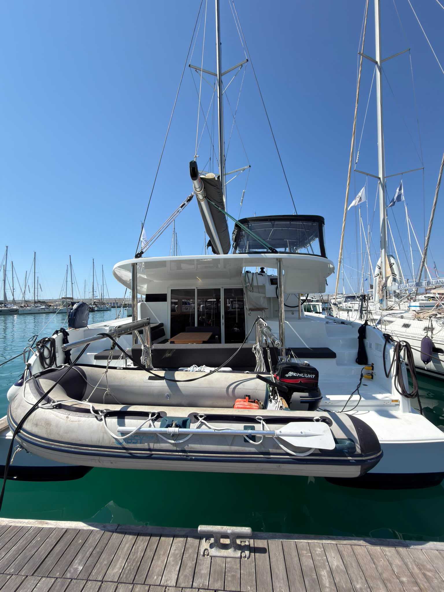 Lagoon 38 — photo 3