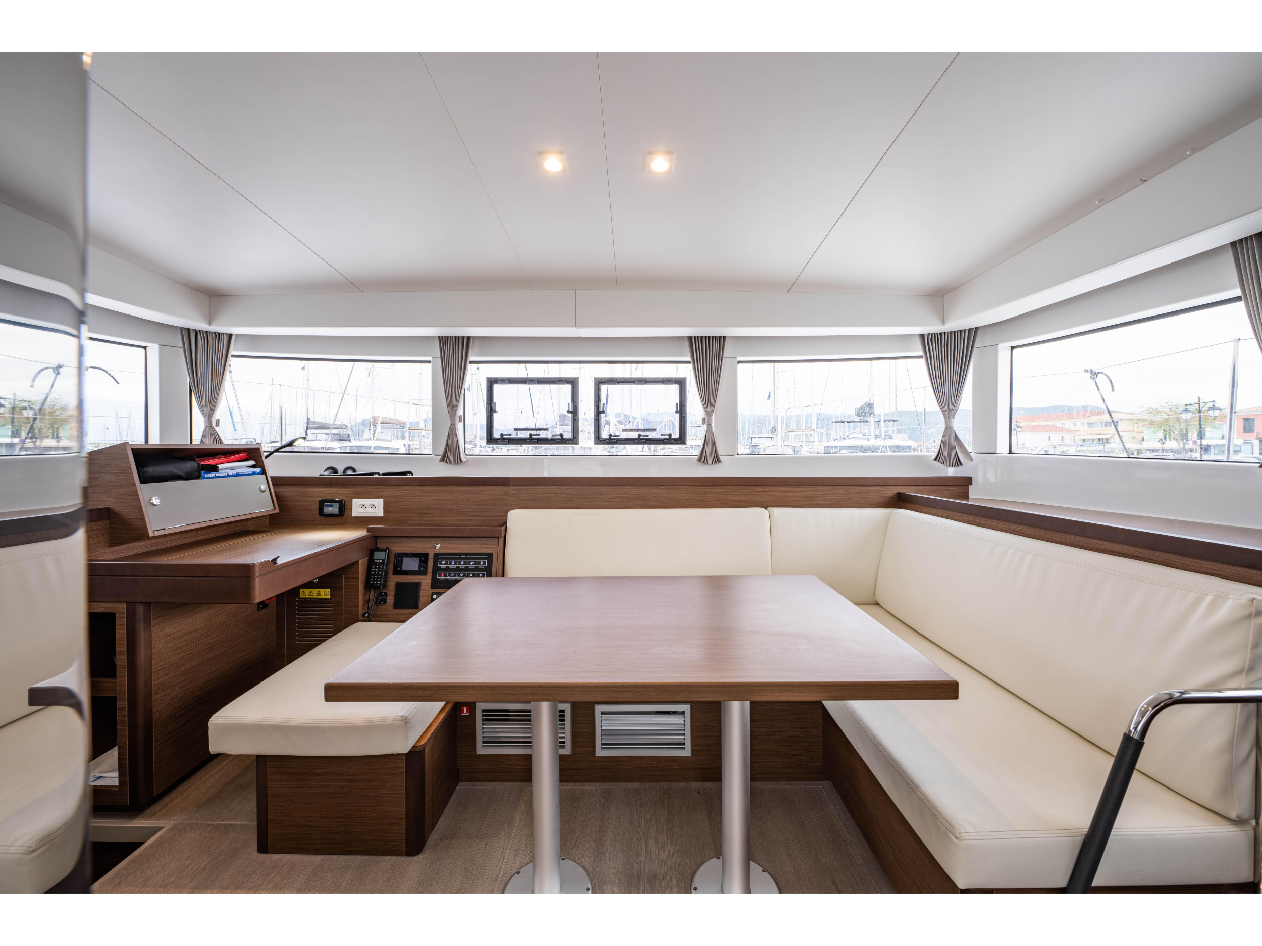 Lagoon 40 — photo 23
