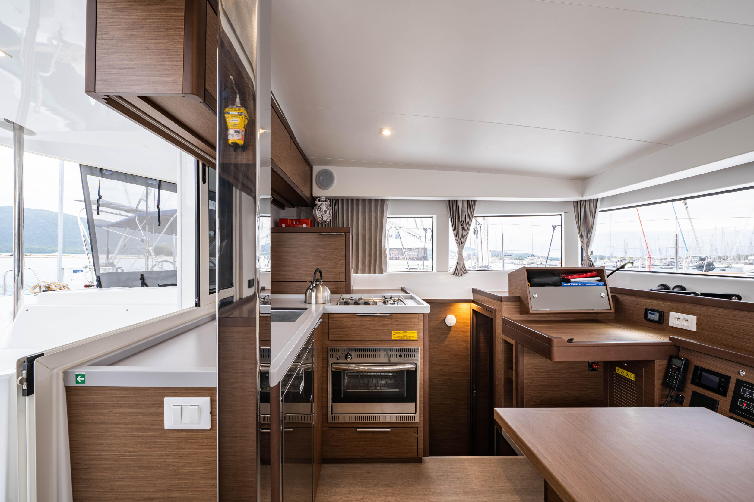 Lagoon 40 — photo 15