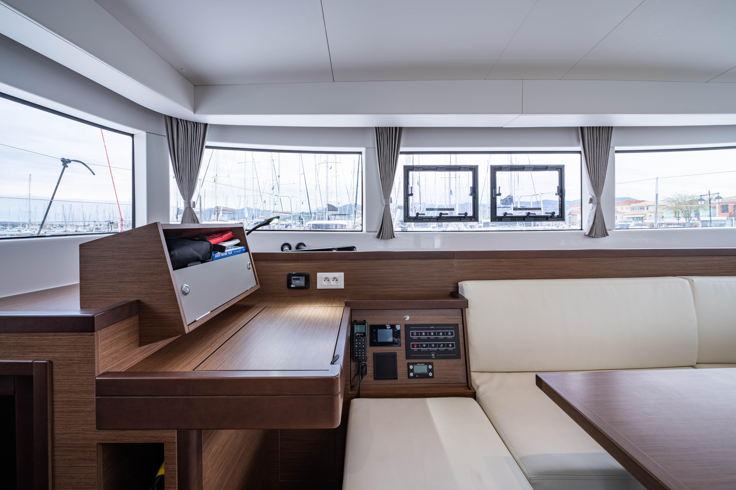 Lagoon 40 — photo 12