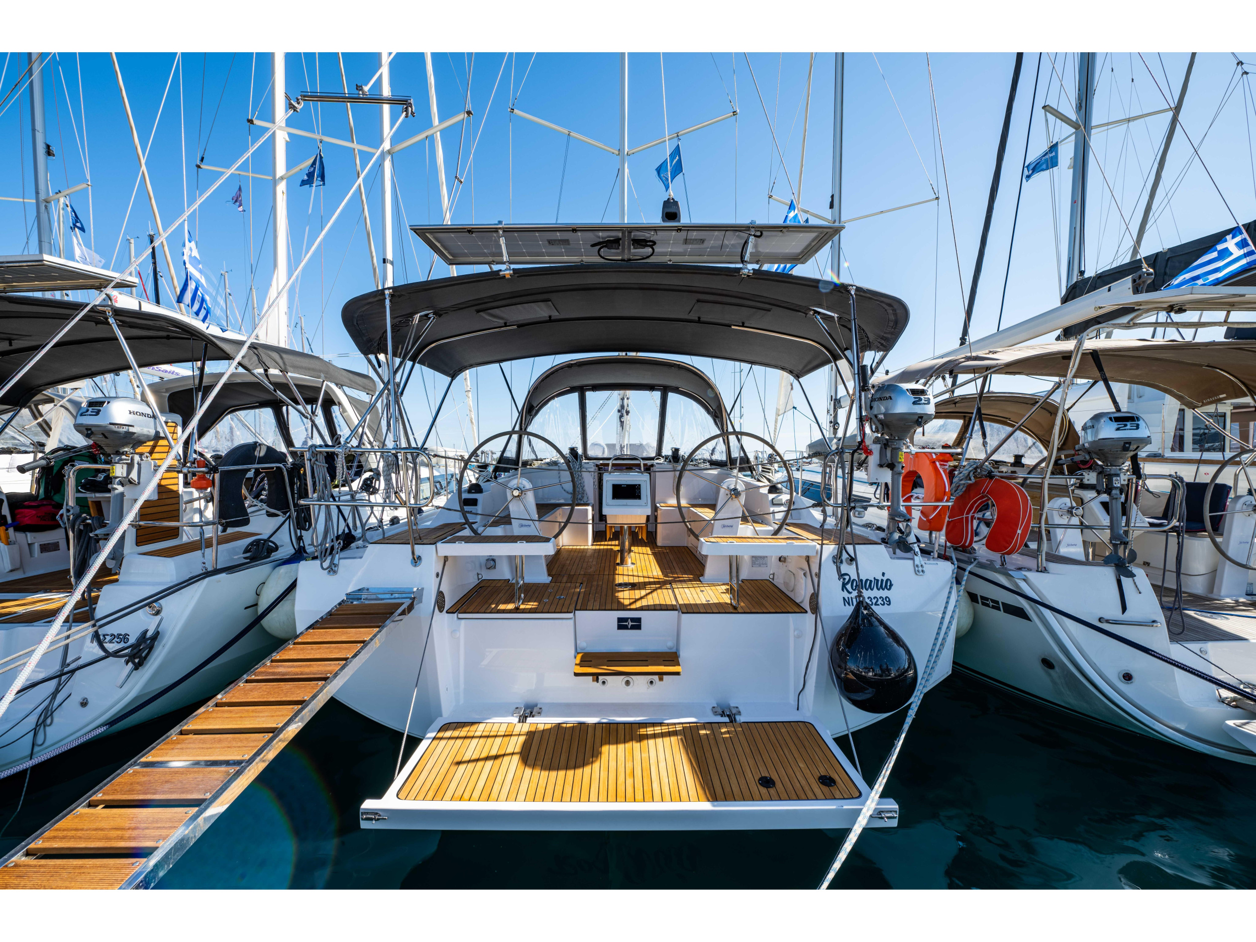 Bavaria C42 — photo 1