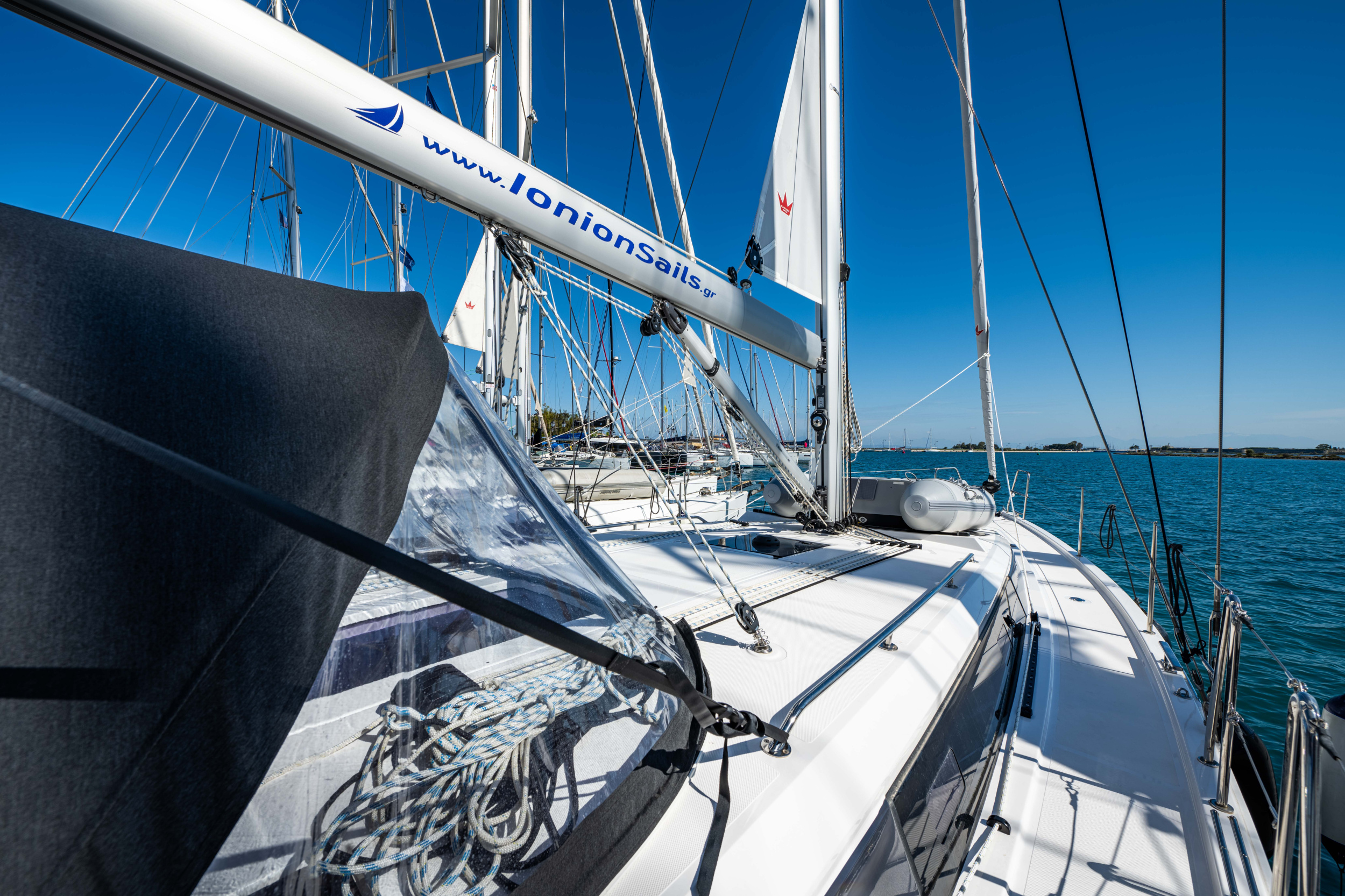 Bavaria C42 — photo 24