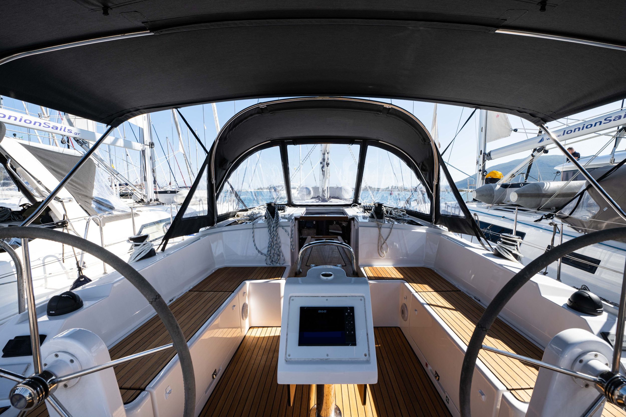 Bavaria C42 — photo 22