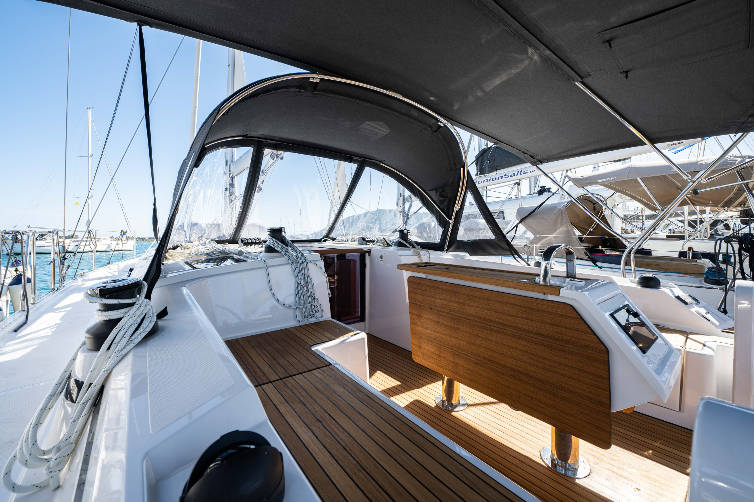 Bavaria C42 — photo 14
