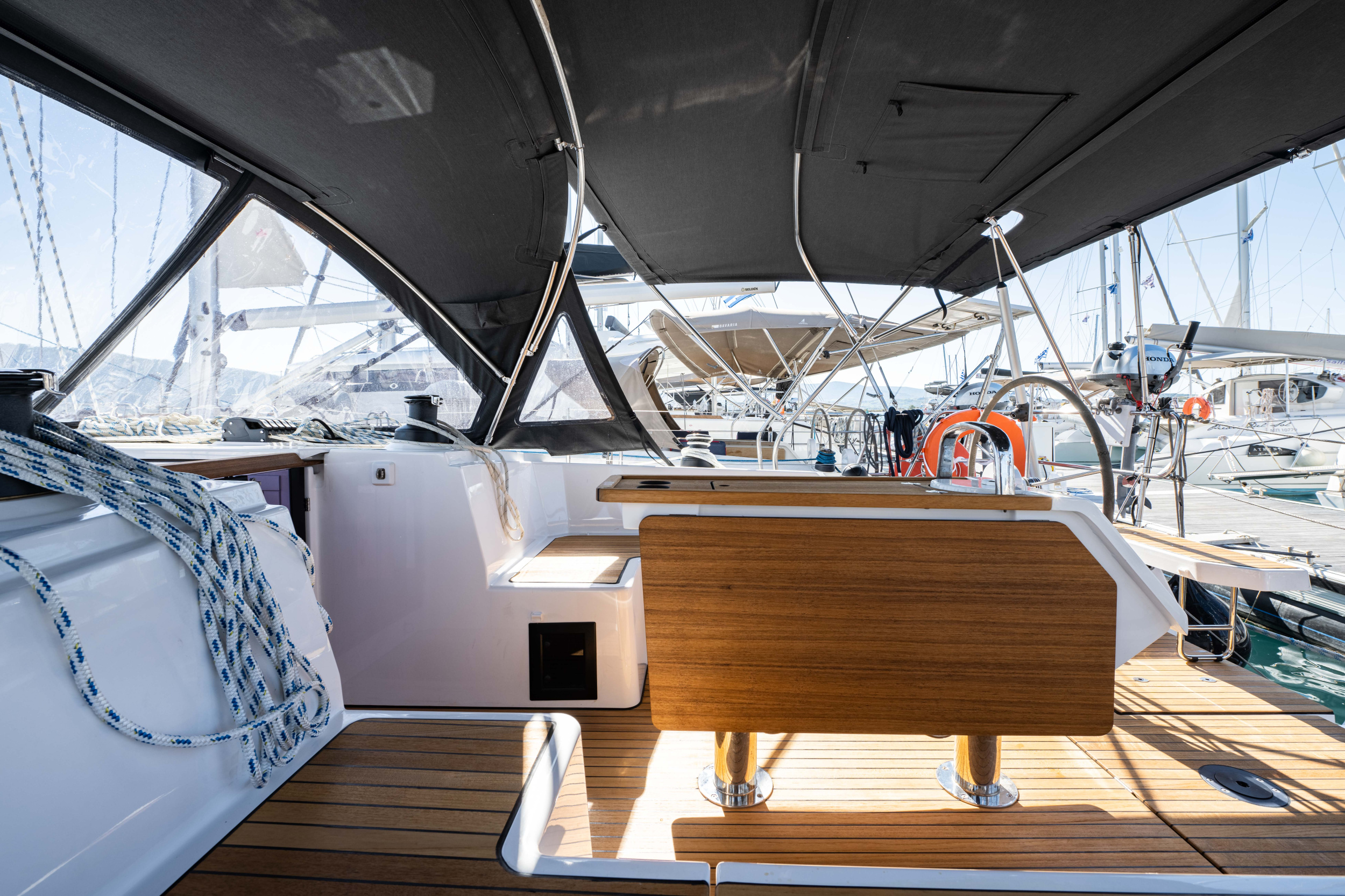 Bavaria C42 — photo 32