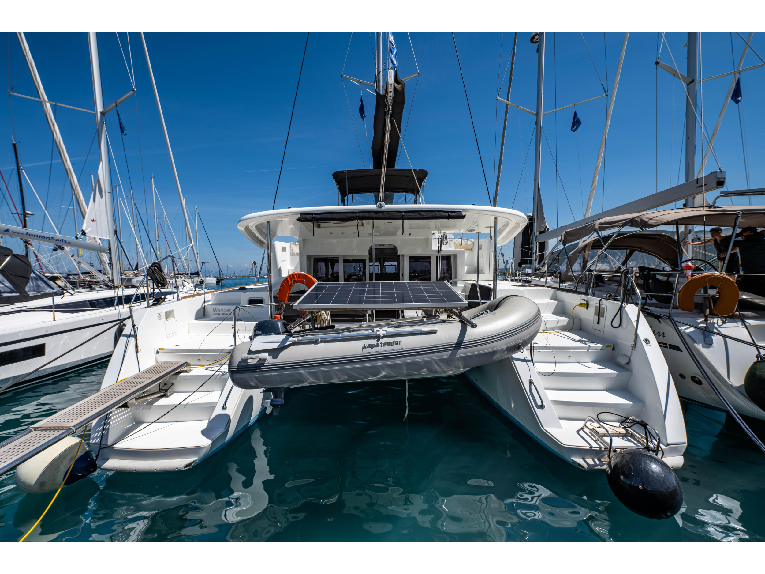 Lagoon 450 F — photo 1