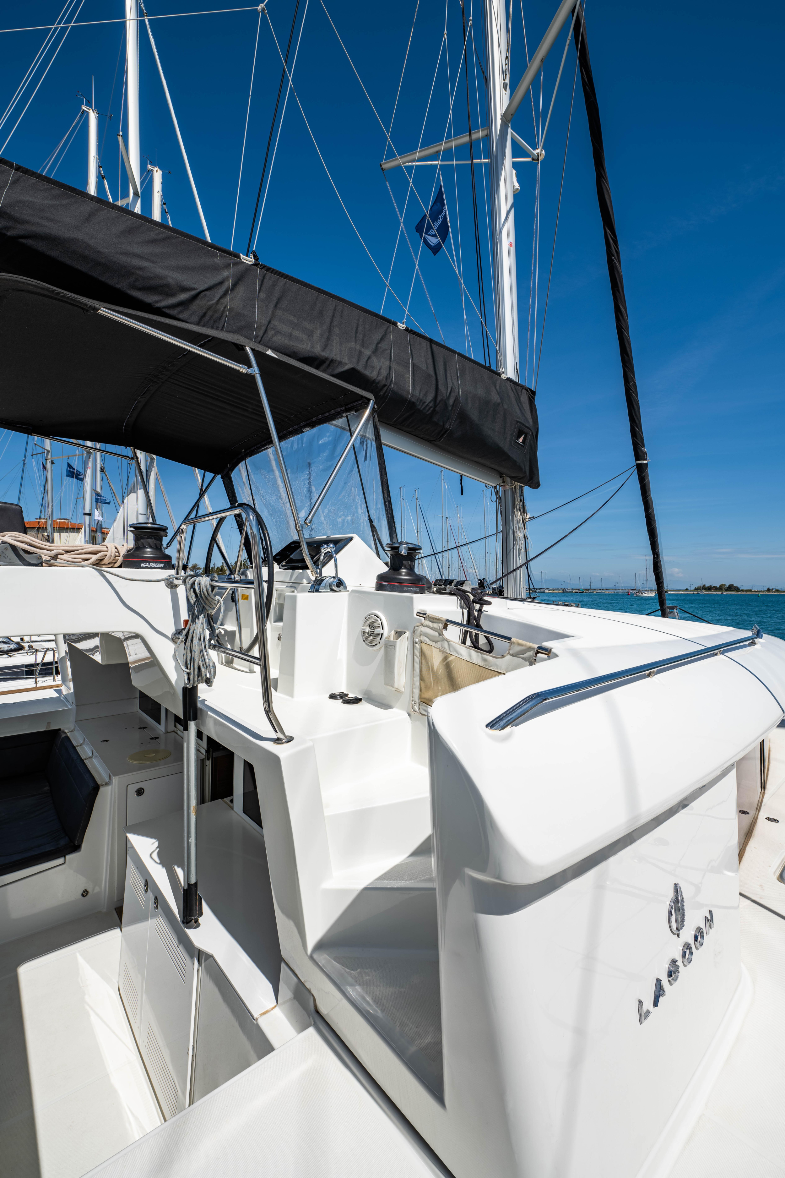 Lagoon 450 F — photo 22