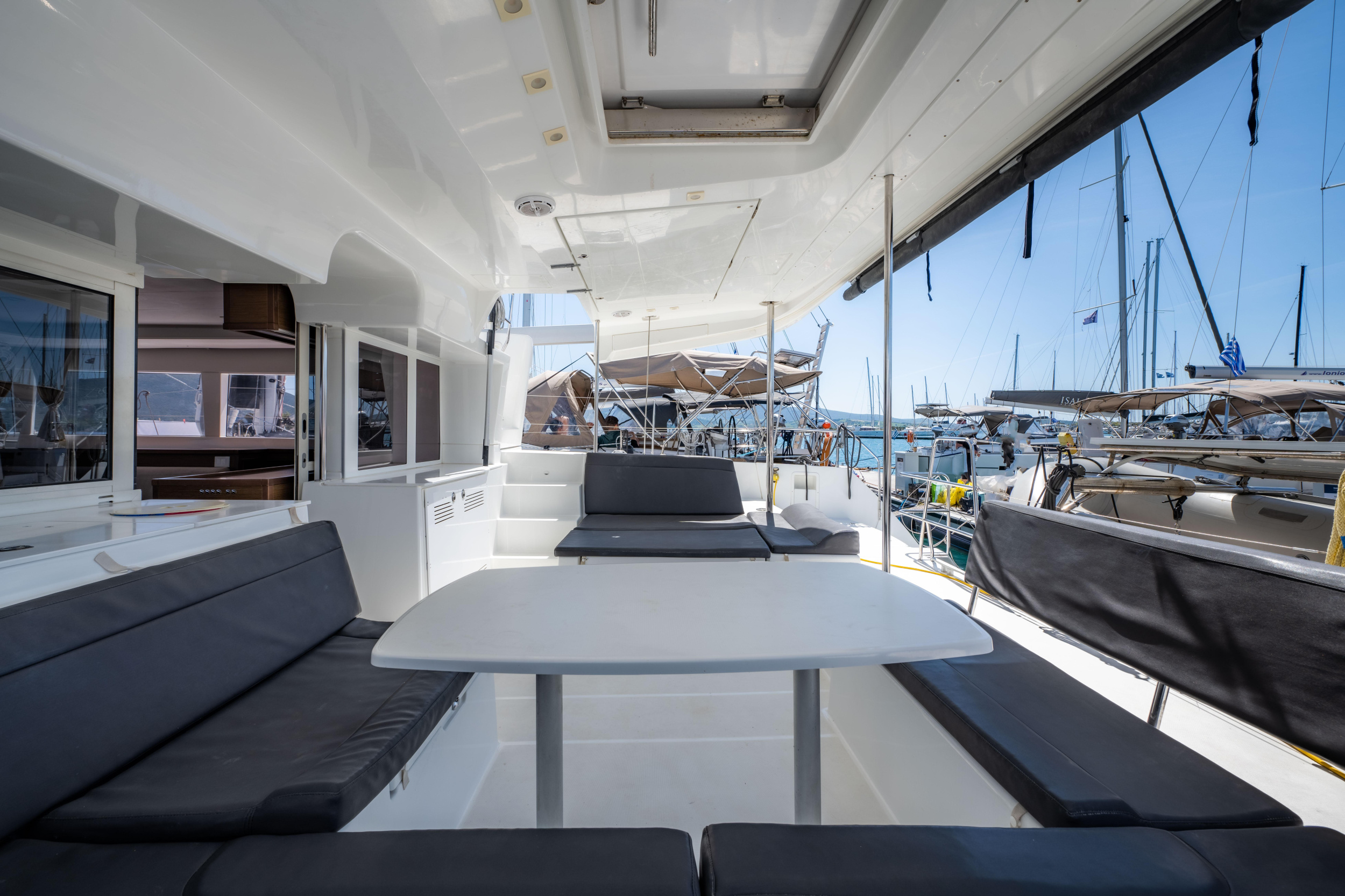 Lagoon 450 F — photo 19
