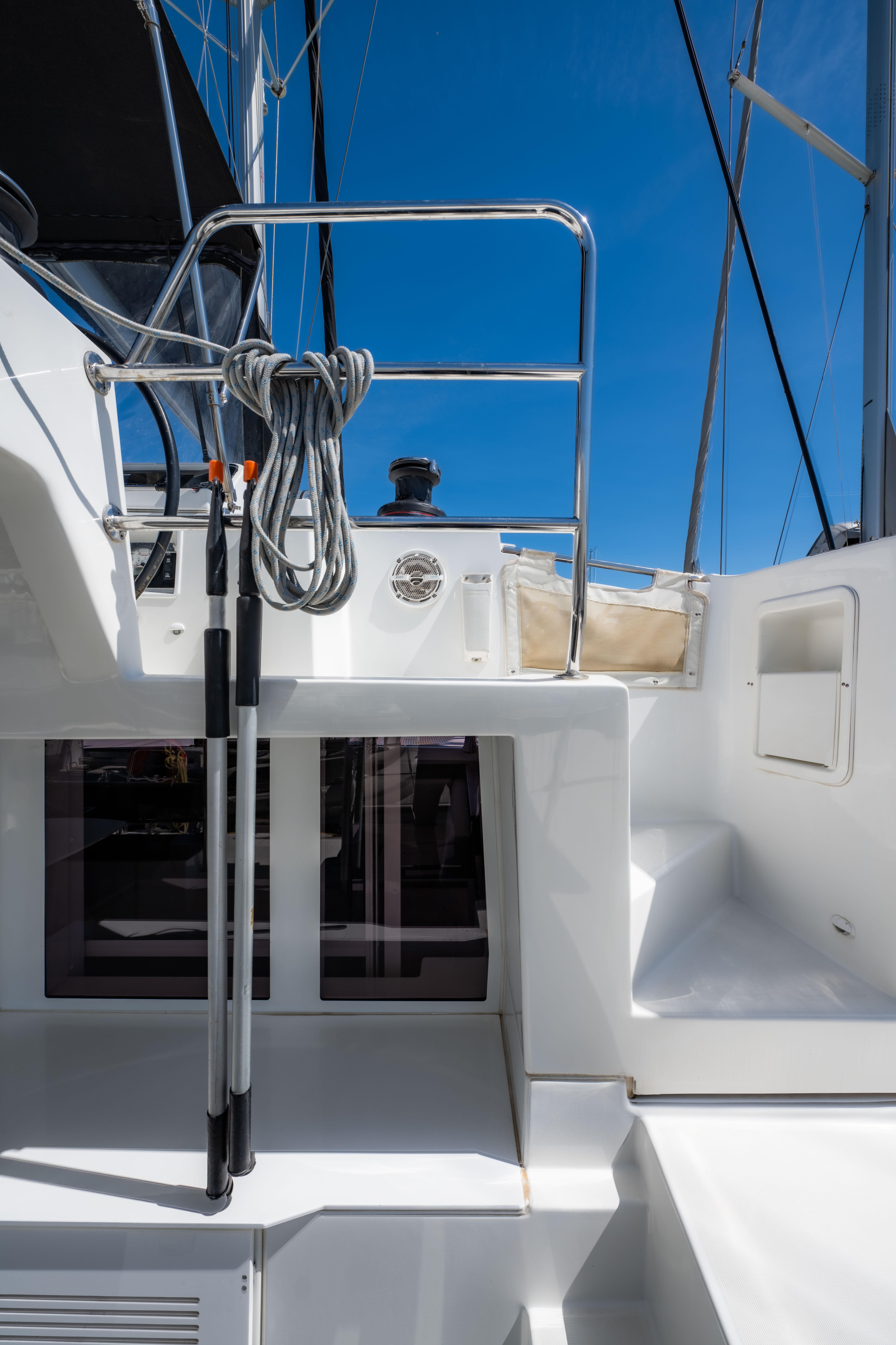 Lagoon 450 F — photo 3