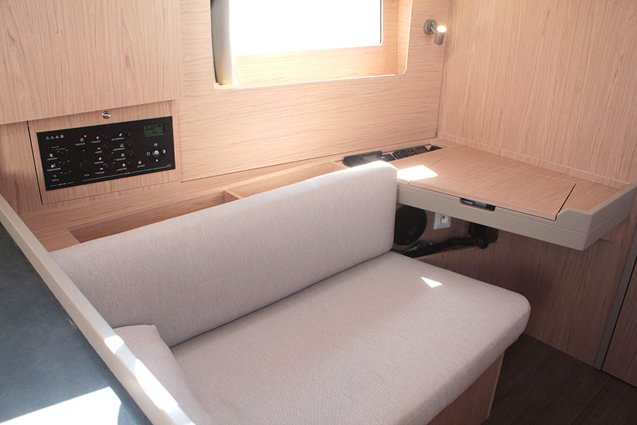 Oceanis 41.1 (2 Heads) — photo 7