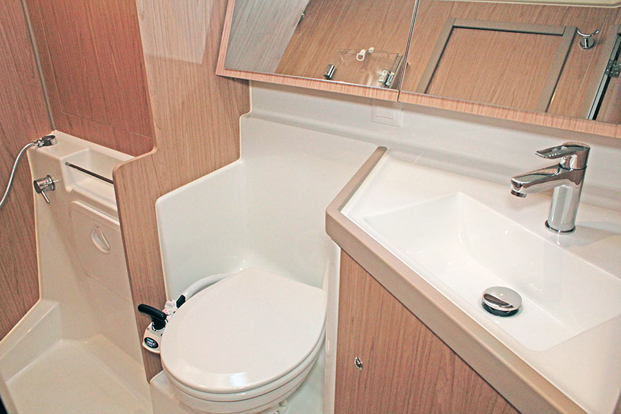Oceanis 41.1 (2 Heads) — photo 14