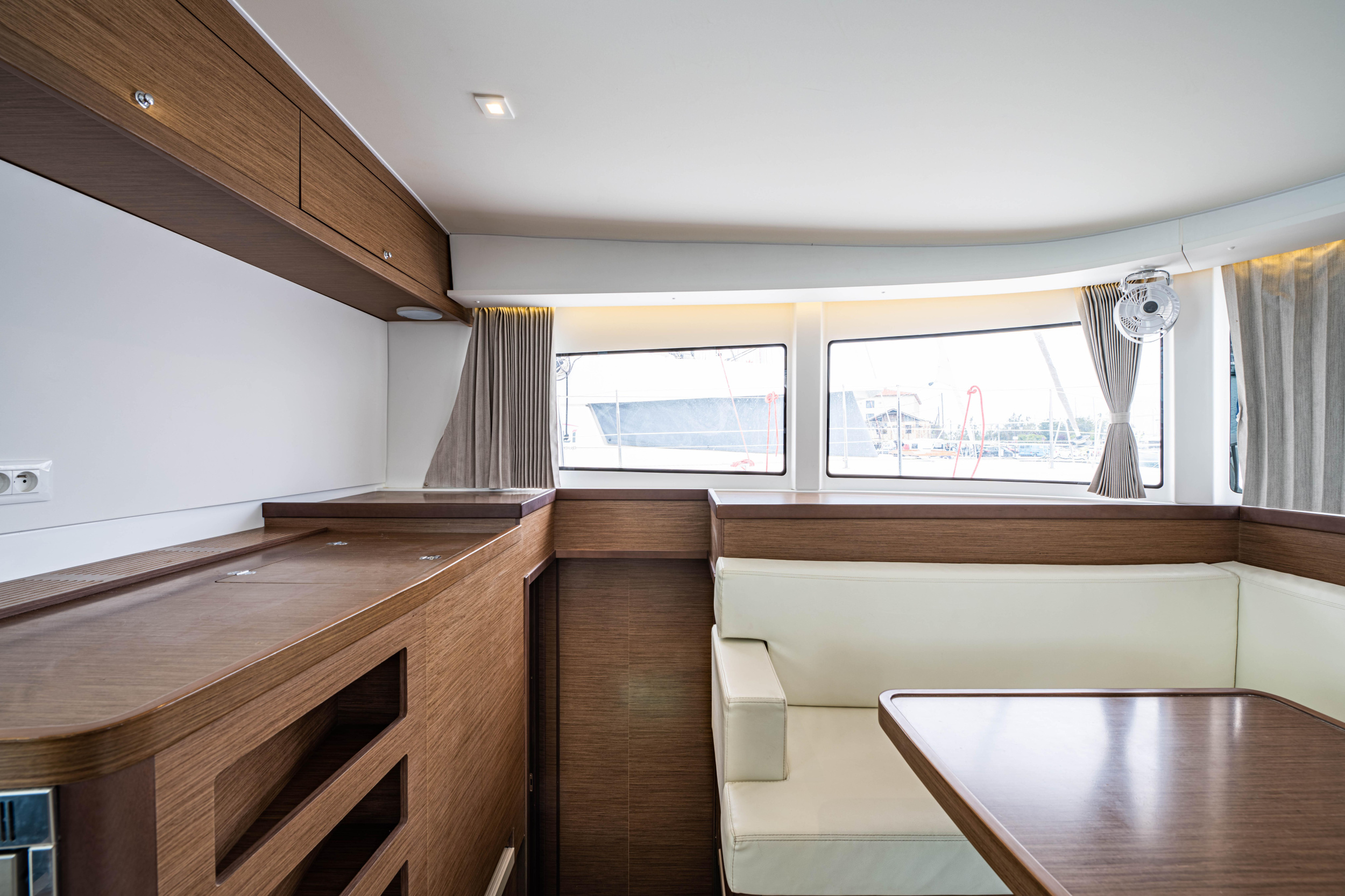 Lagoon 42 — photo 13