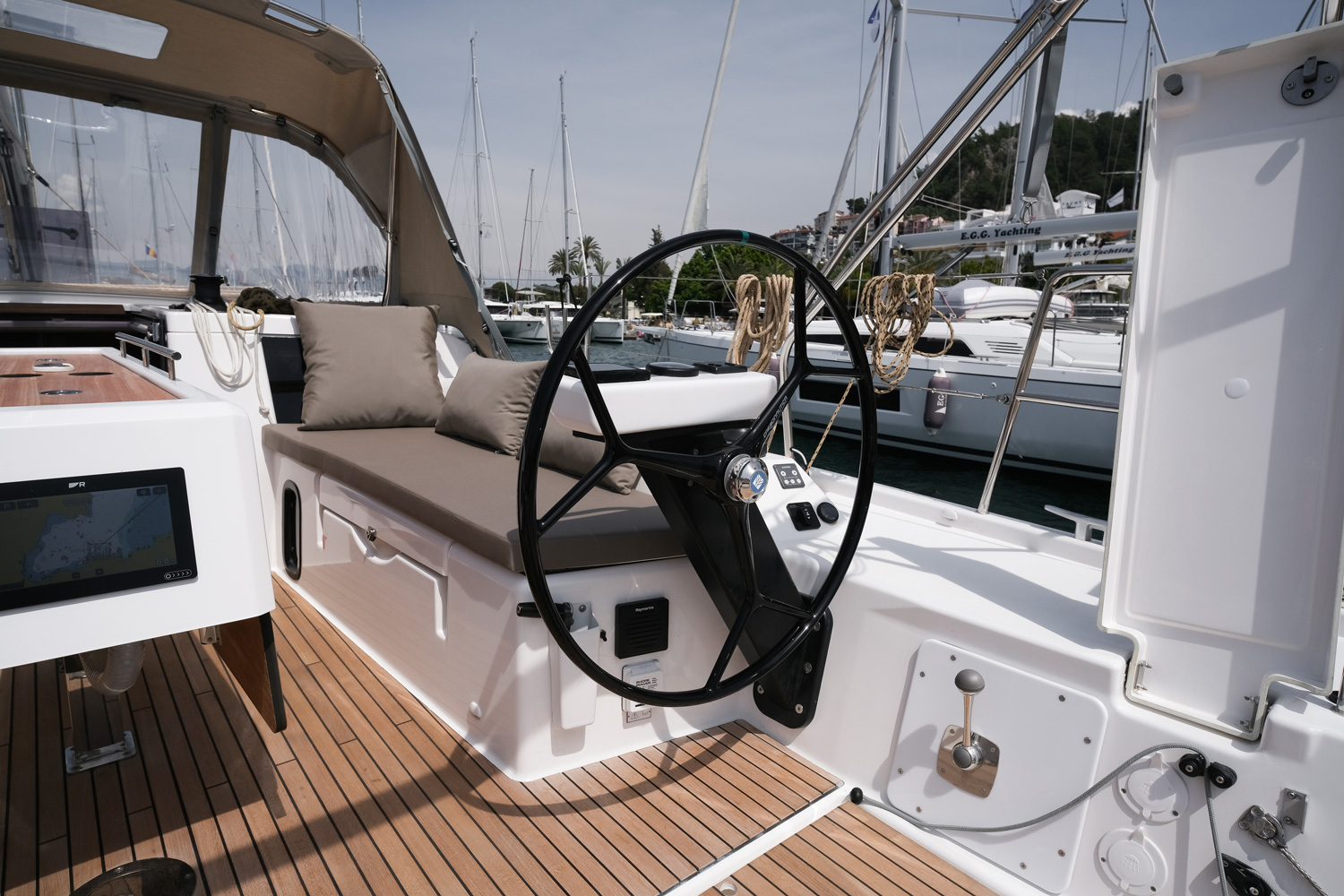 Dufour 390 — photo 7