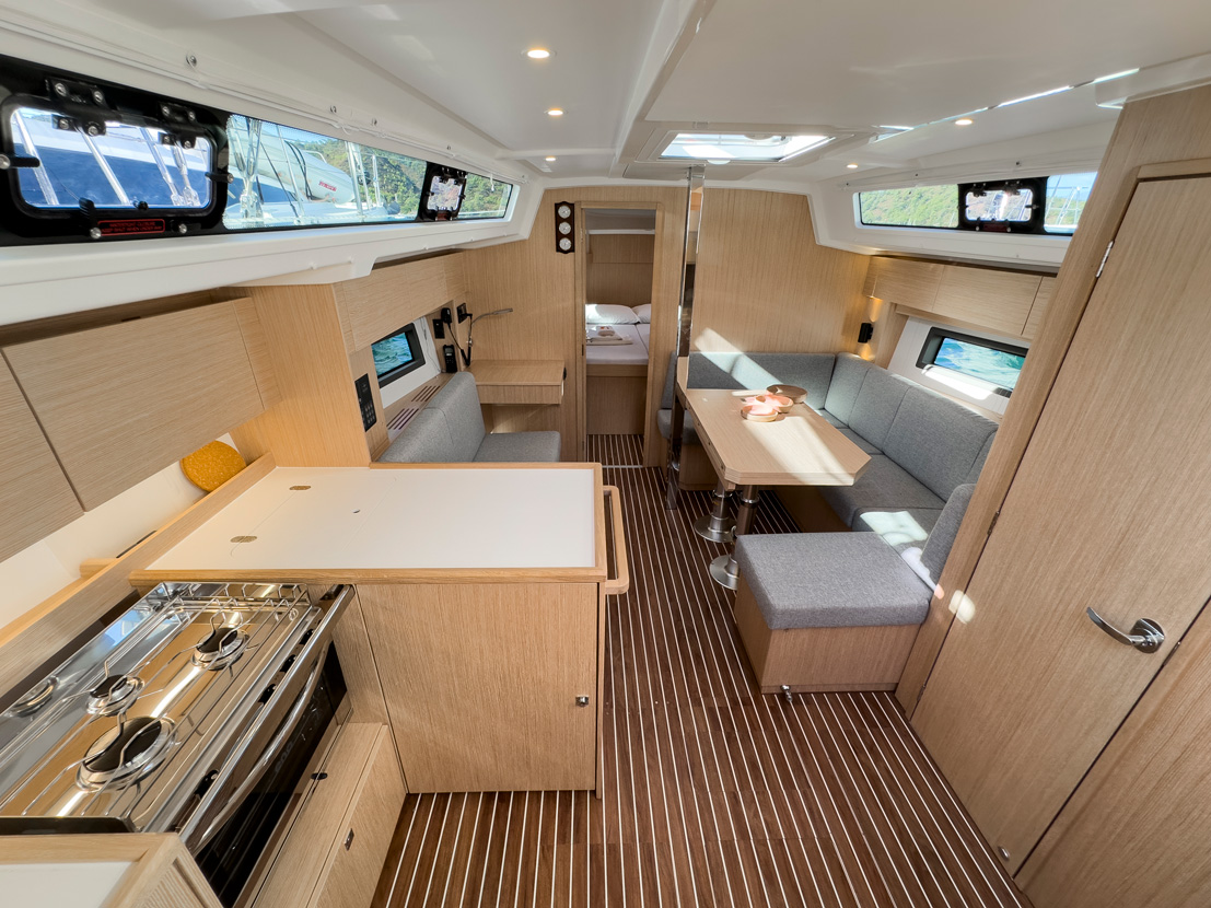 Bavaria C38 — photo 17