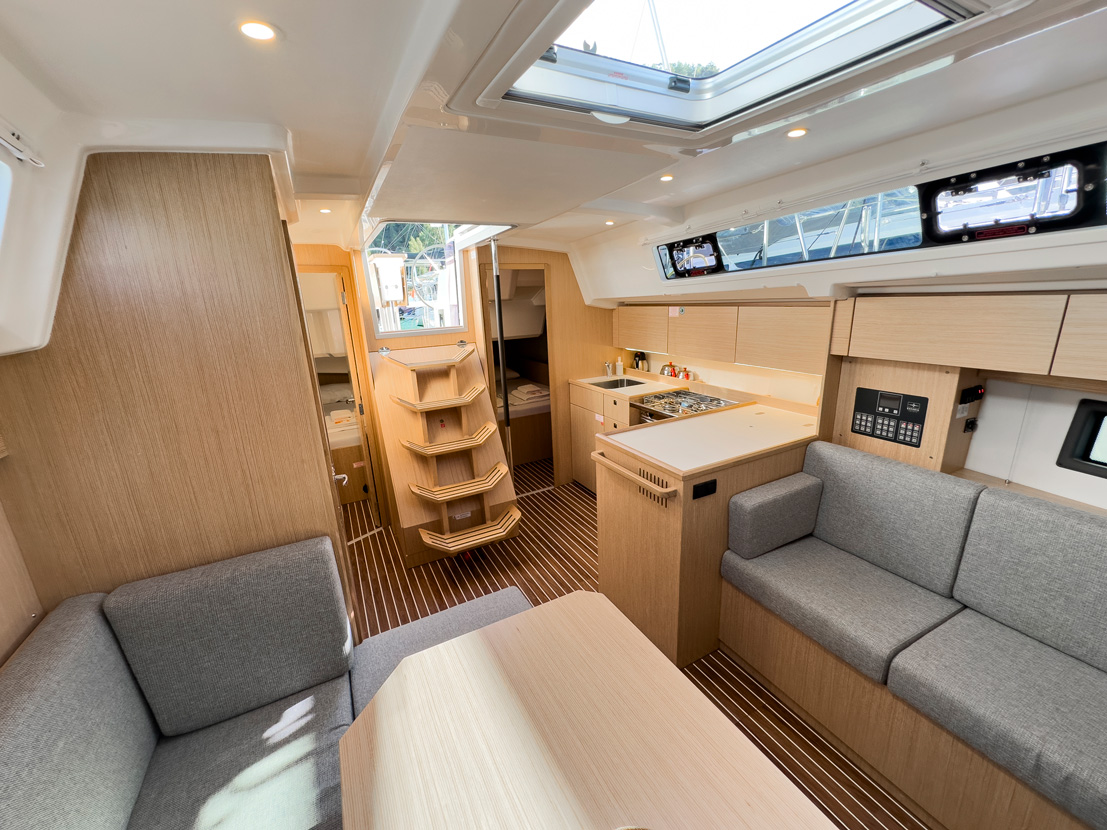 Bavaria C38 — photo 19