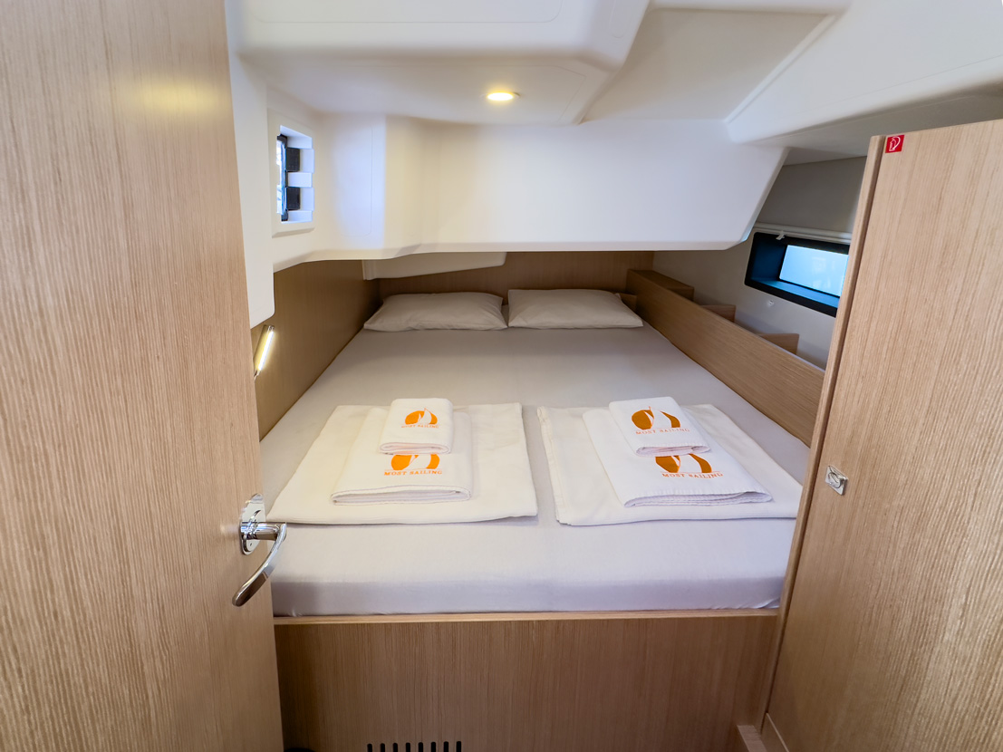 Bavaria C38 — photo 9