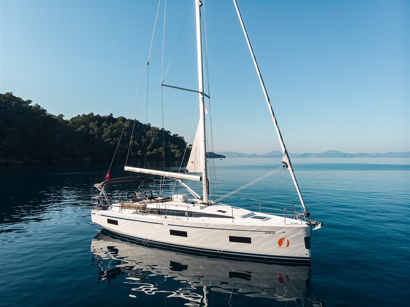 Bavaria C42 — photo 1