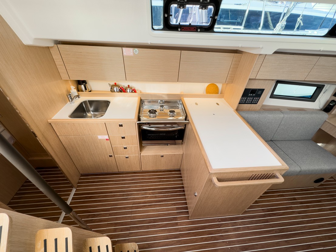 Bavaria C38 — photo 21