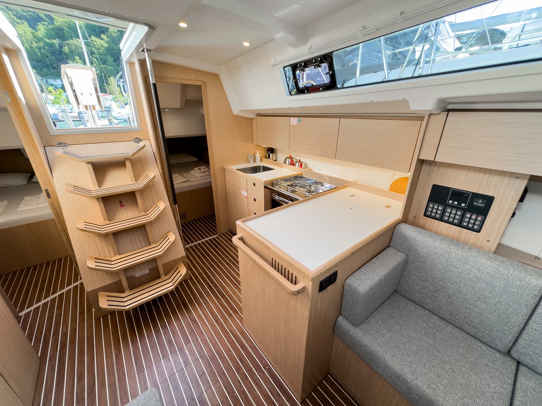 Bavaria C38 — photo 22