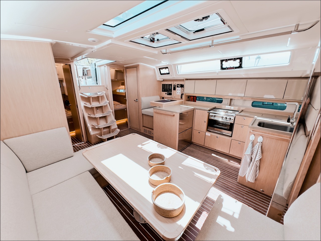 Bavaria C46 — photo 14