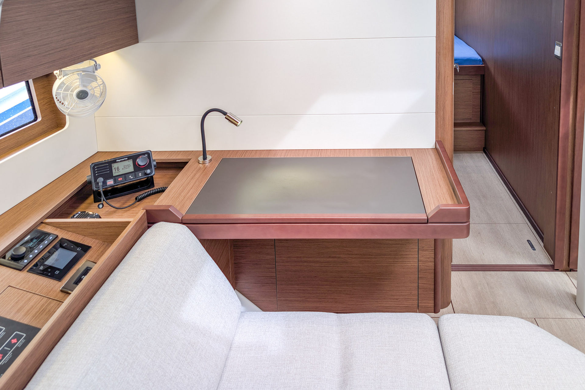 Oceanis 51.1 — photo 18