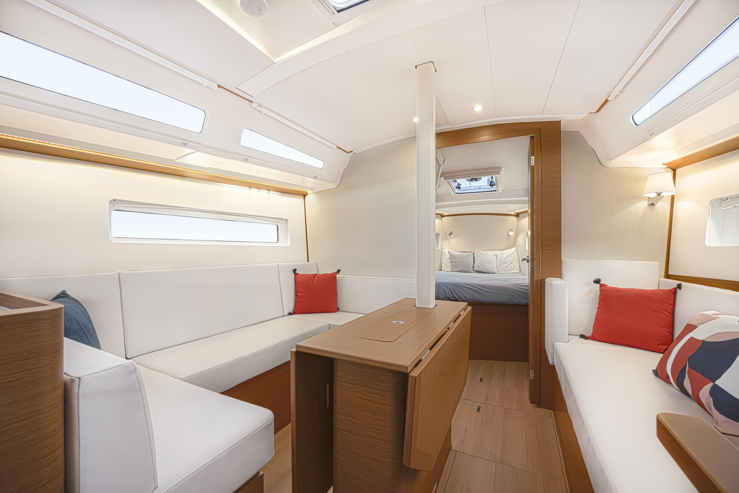 Sun Odyssey 380 — photo 2