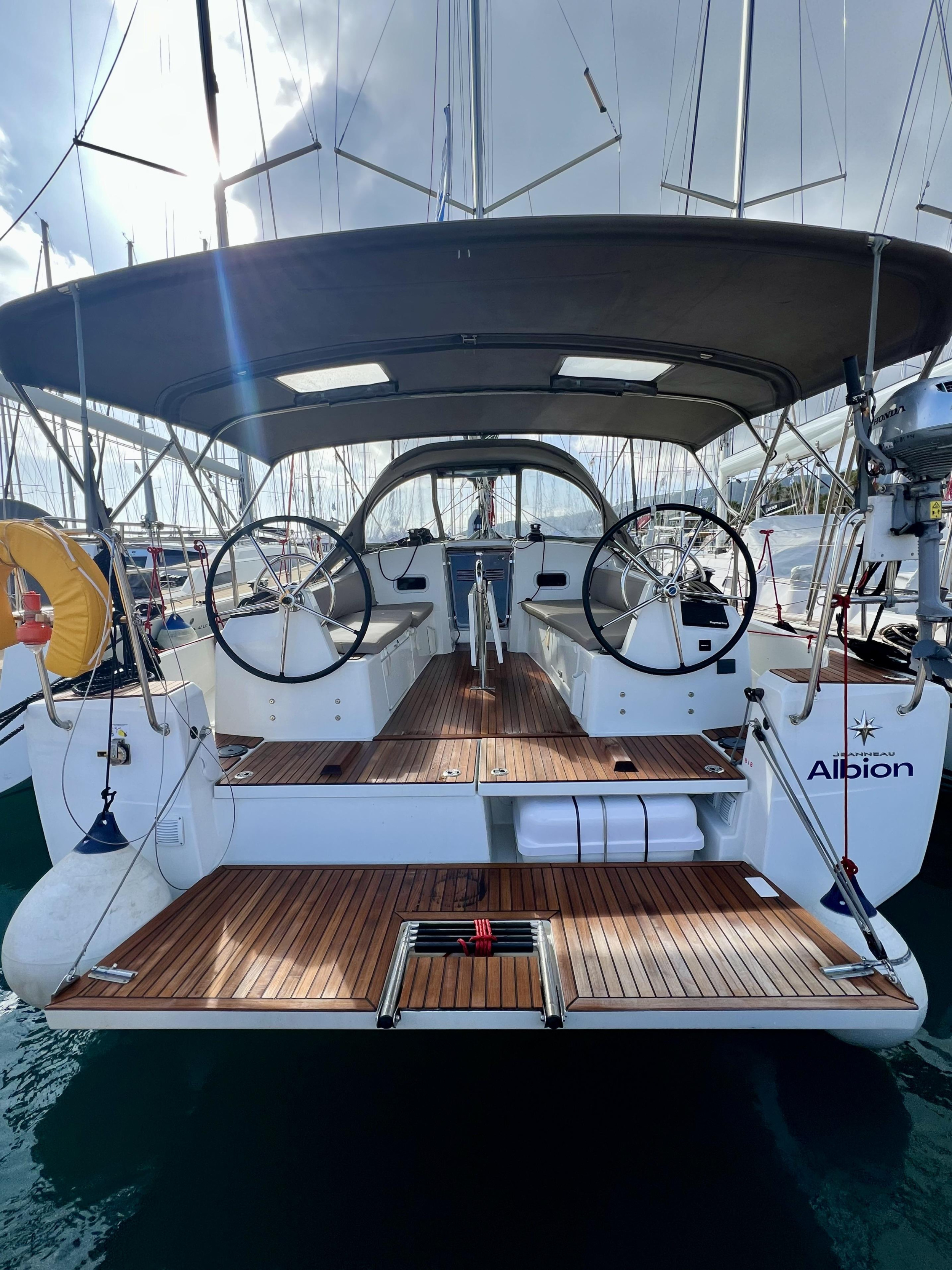 Sun Odyssey 380 — photo 2