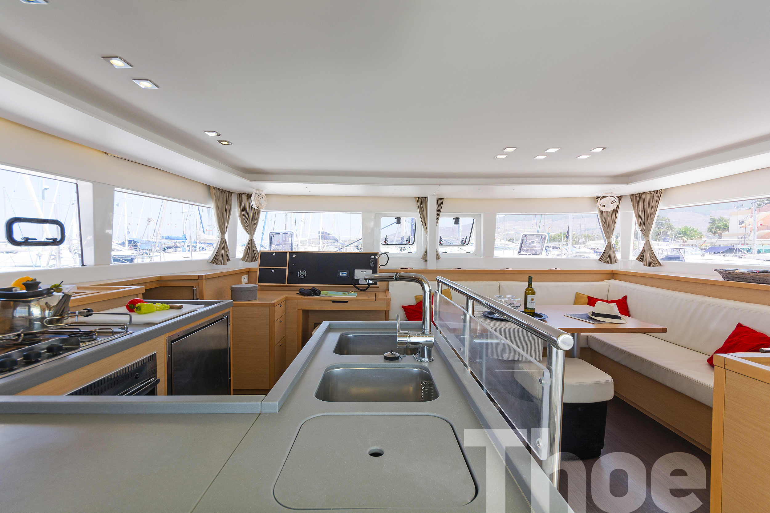 Lagoon 450 Fly & GEN — photo 19