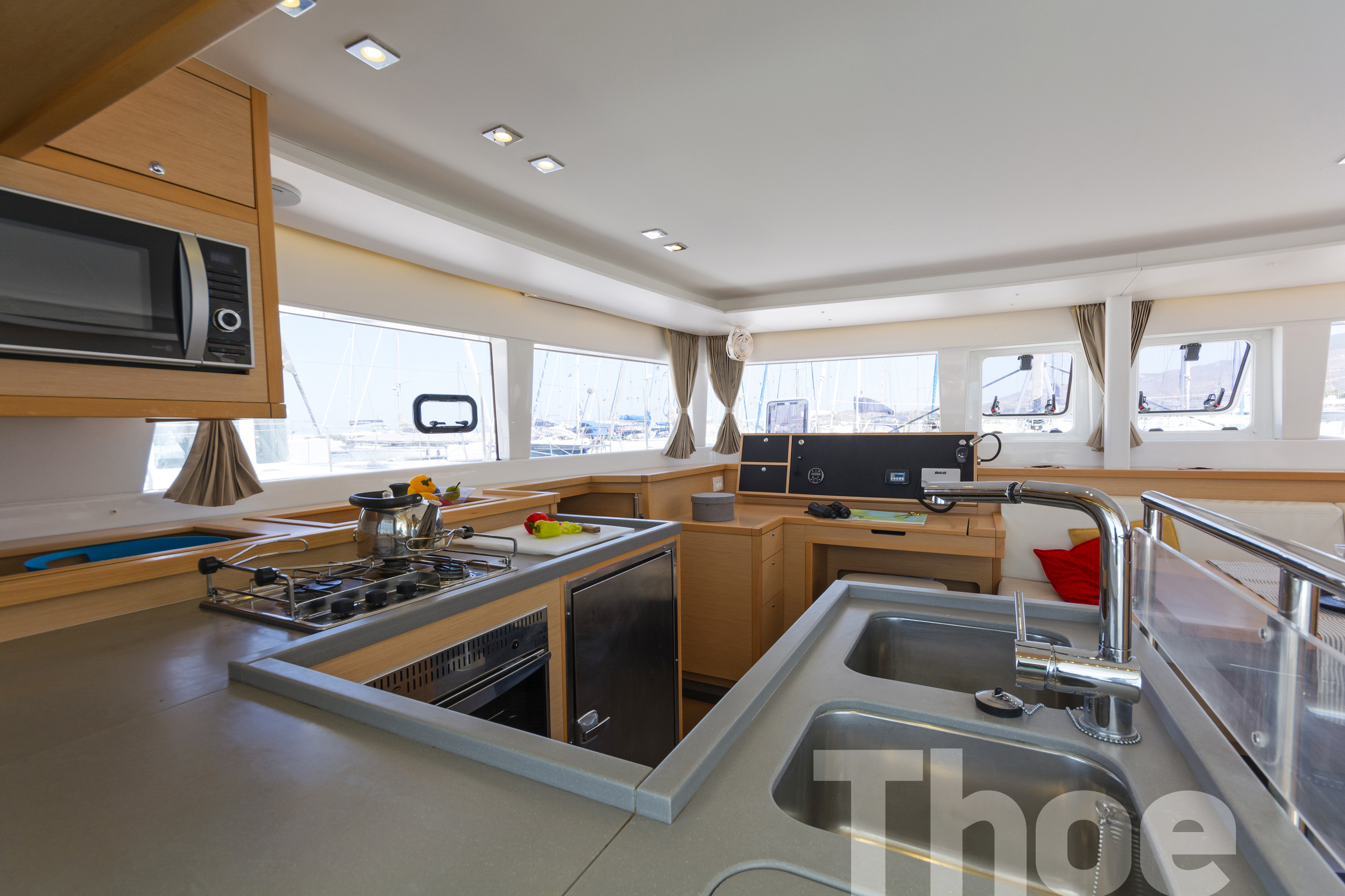 Lagoon 450 Fly & GEN — photo 14