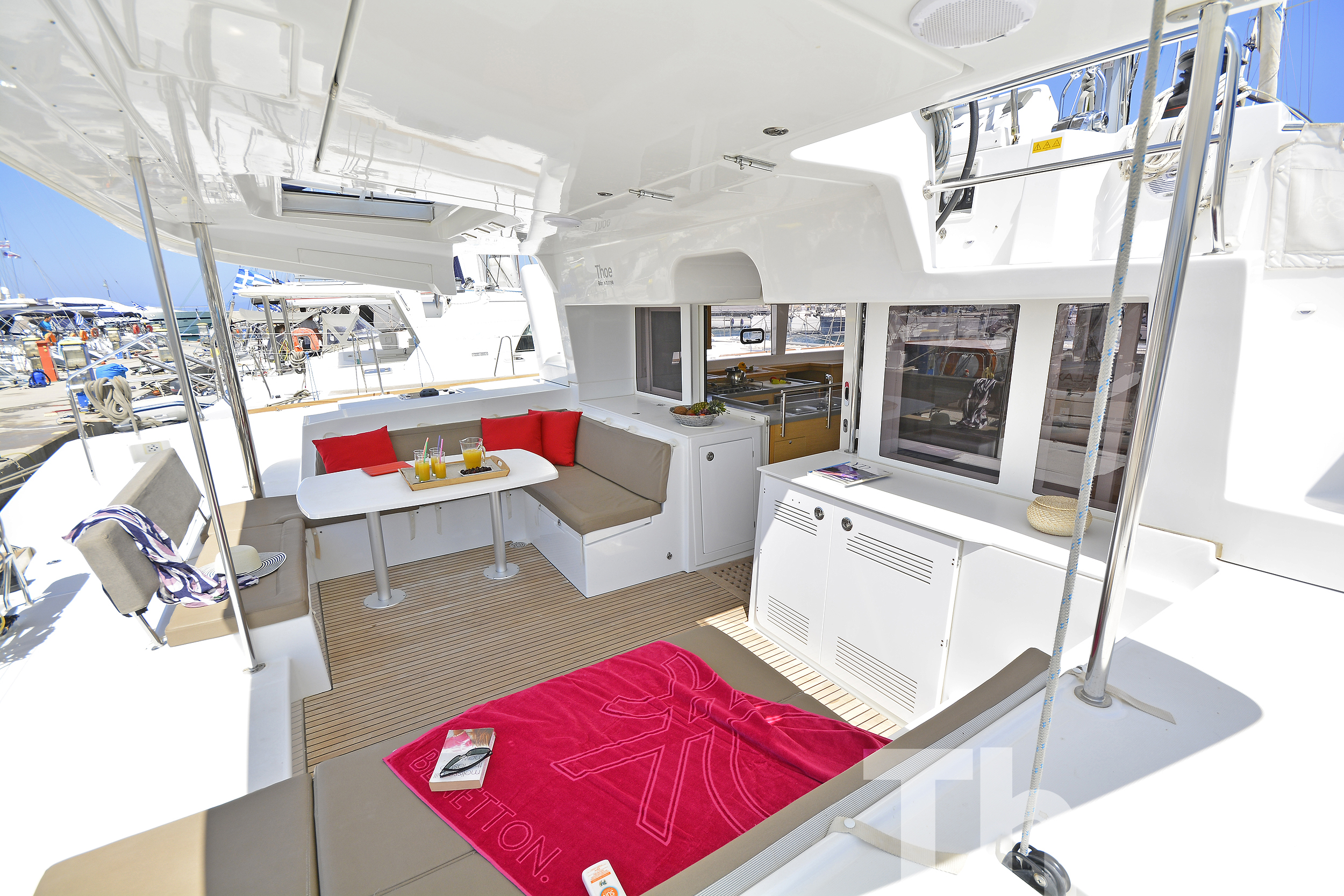 Lagoon 450 Fly & GEN — photo 41