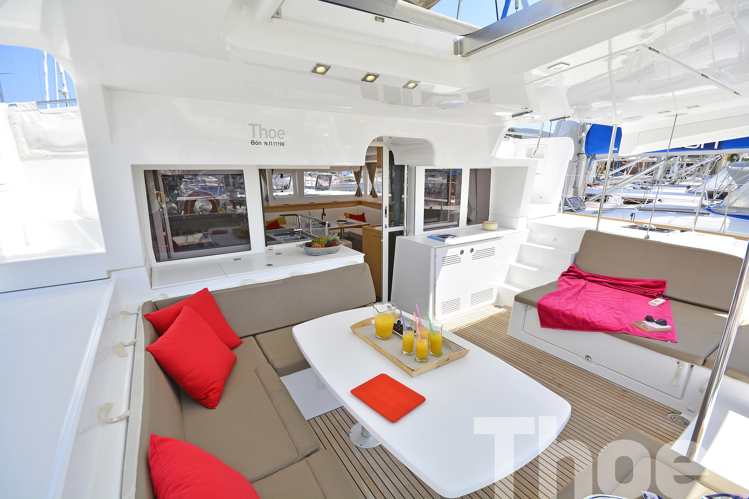 Lagoon 450 Fly & GEN — photo 2